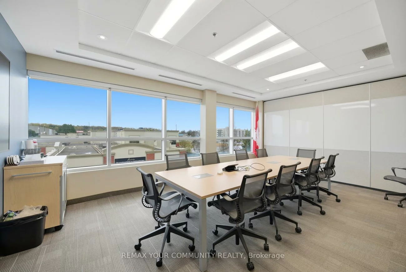 230, Wellington, Bayview Wellington, Aurora