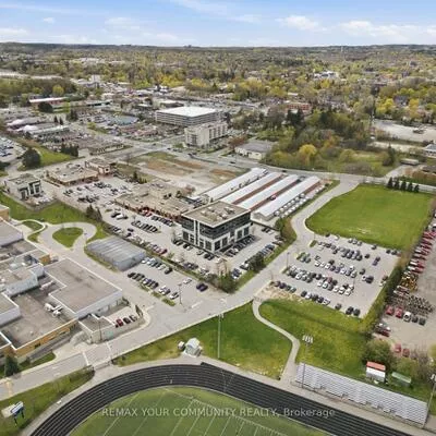 230, Wellington, Bayview Wellington, Aurora