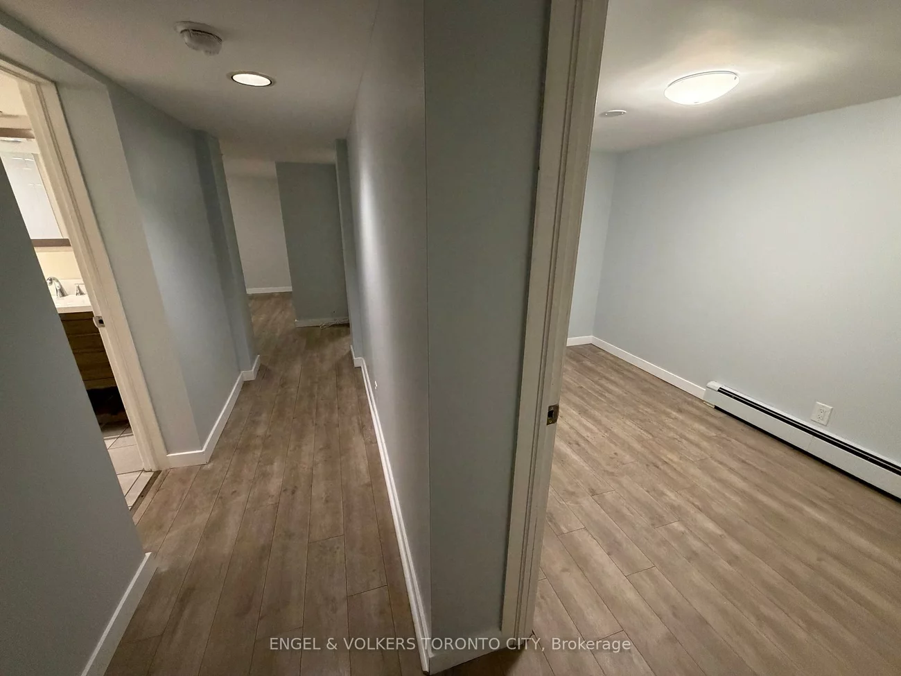 10, Mosley, Aurora Village, Aurora