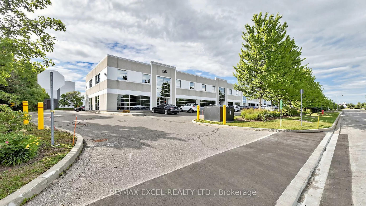 158, Don Hillock, Bayview Southeast, Aurora