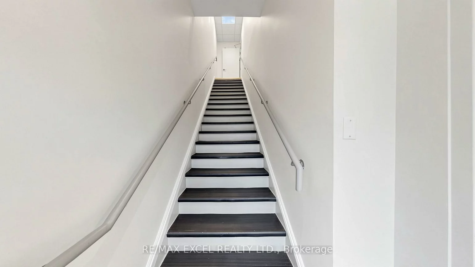 158, Don Hillock, Bayview Southeast, Aurora