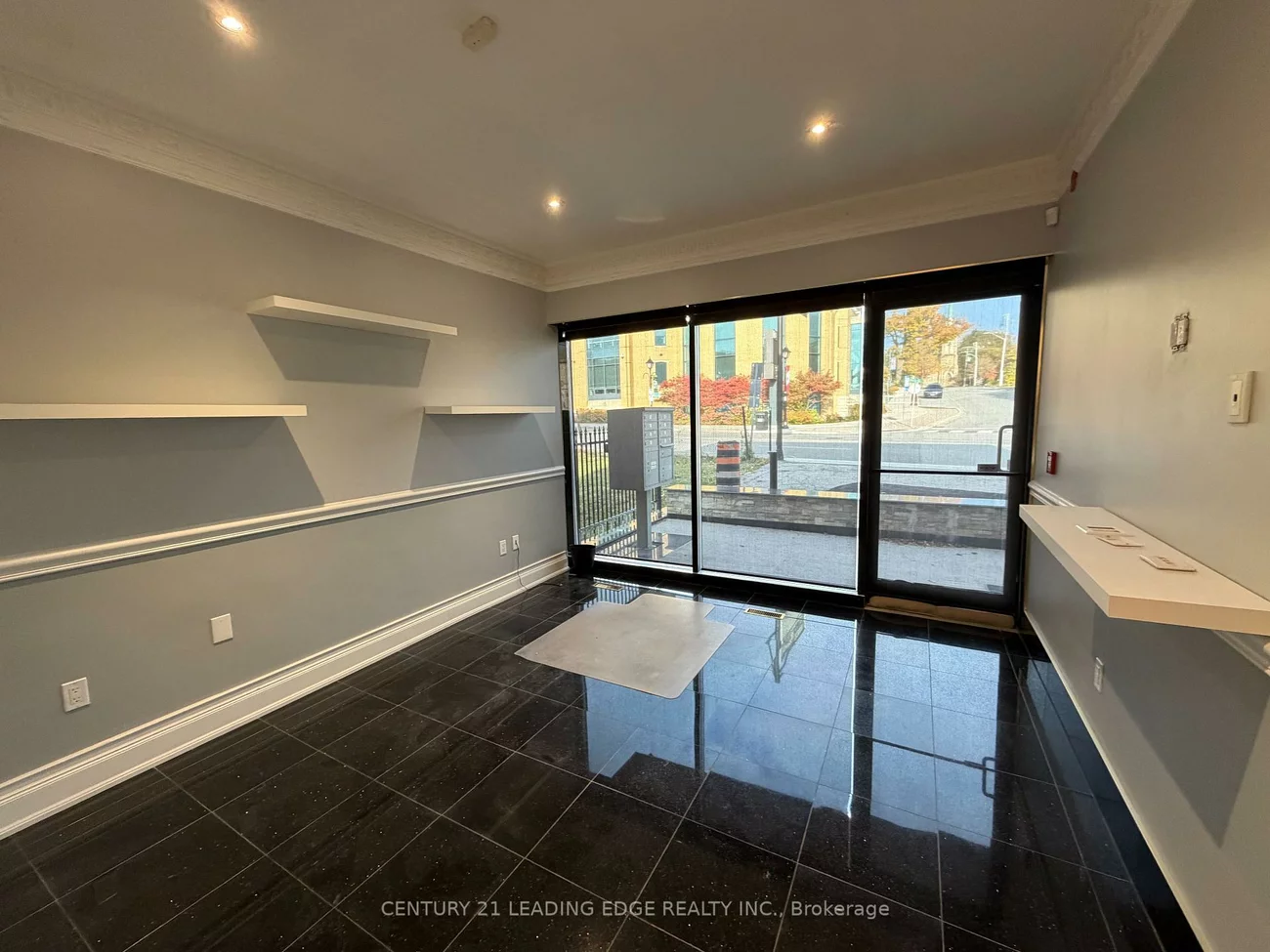 15132, Yonge, Aurora Village, Aurora