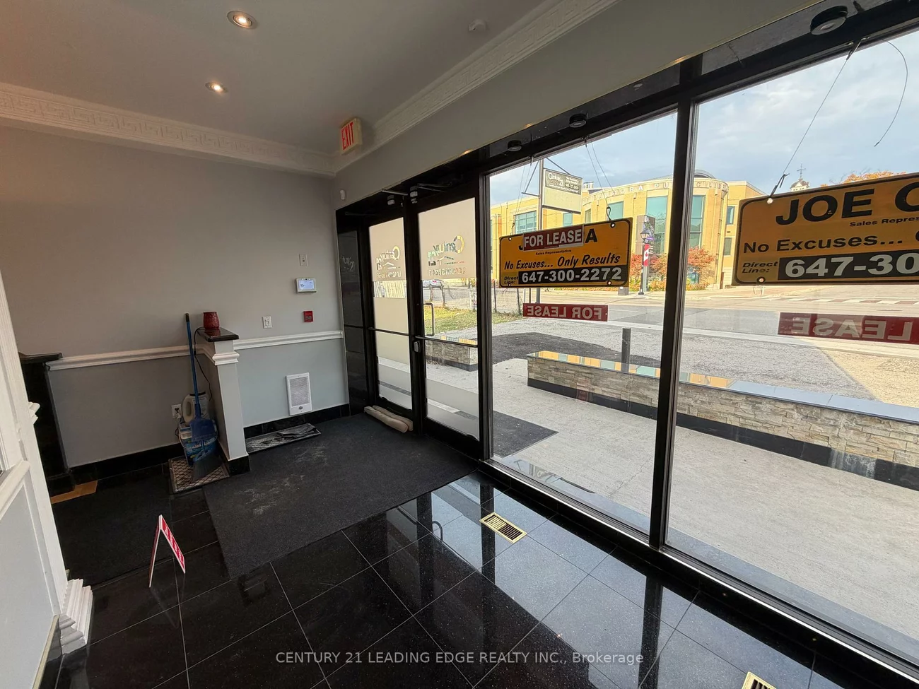 15132, Yonge, Aurora Village, Aurora