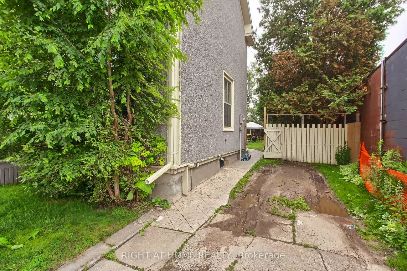 17, Wellington, Aurora Village, Aurora