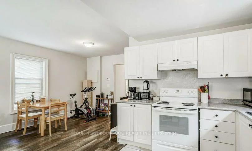 81, Wellington, Aurora Village, Aurora