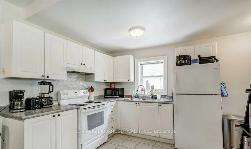81, Wellington, Aurora Village, Aurora