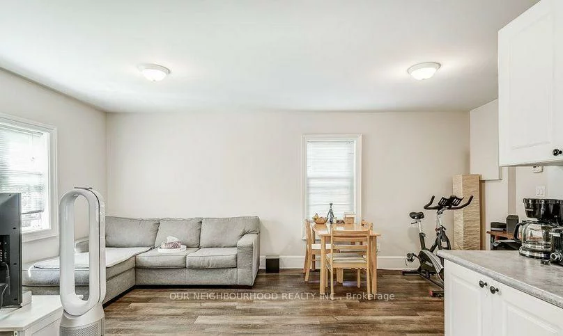 81, Wellington, Aurora Village, Aurora