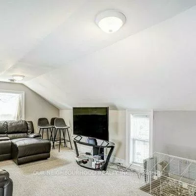 81, Wellington, Aurora Village, Aurora