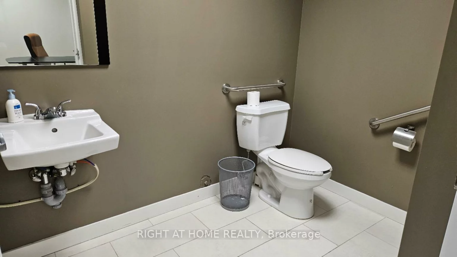 158, Don Hillock, Bayview Southeast, Aurora