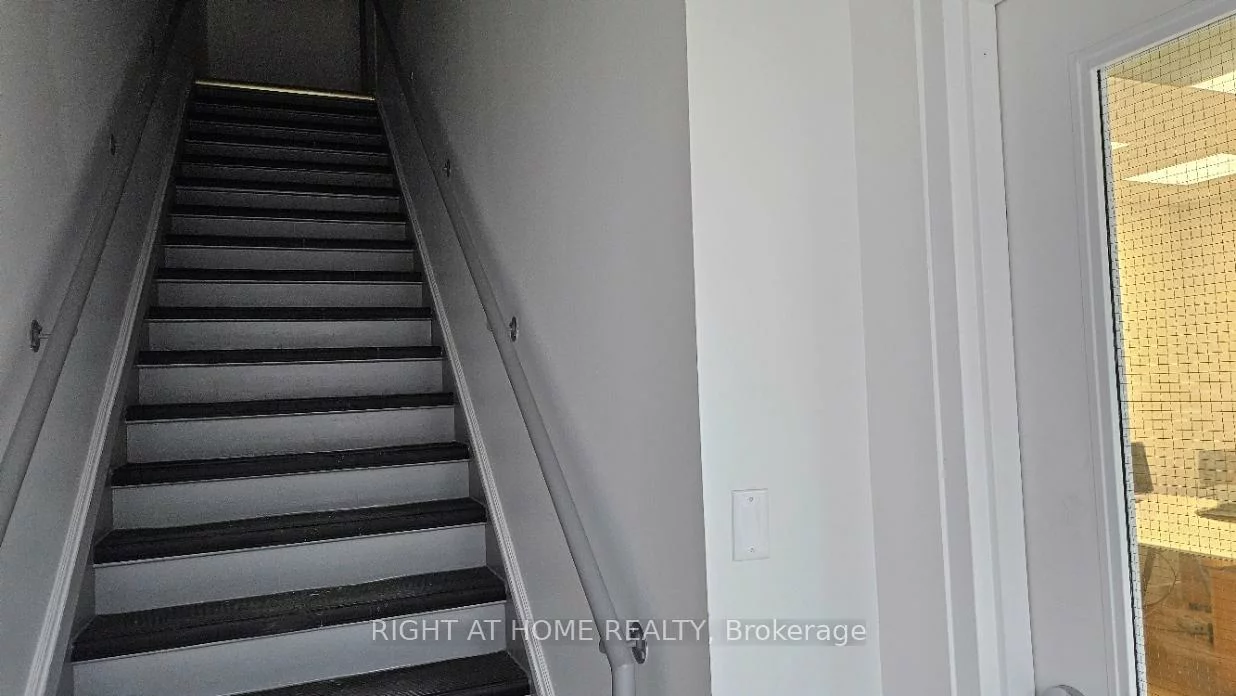 158, Don Hillock, Bayview Southeast, Aurora