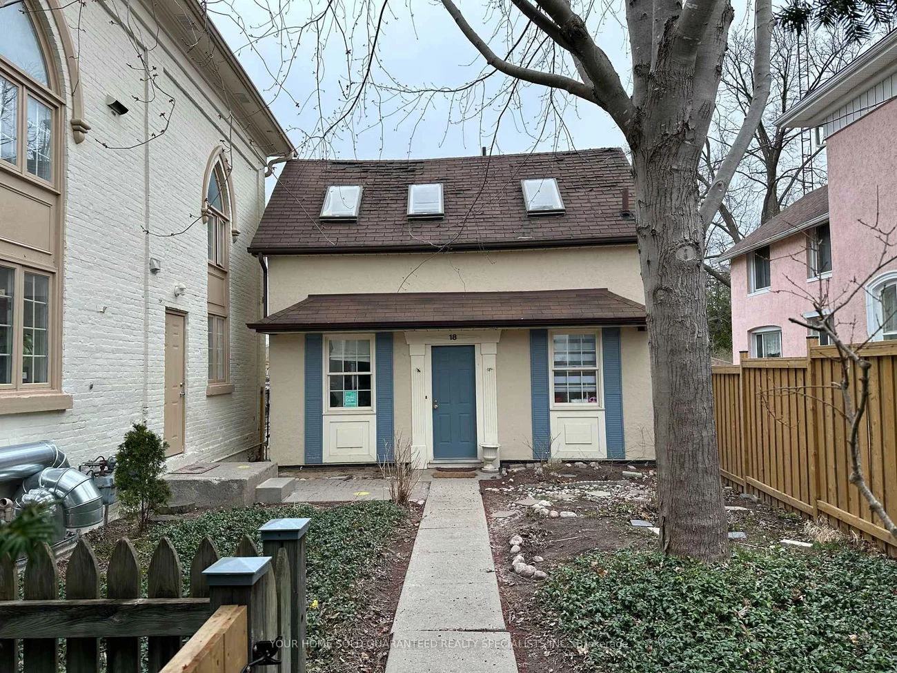 16-18, Mosley, Aurora Village, Aurora