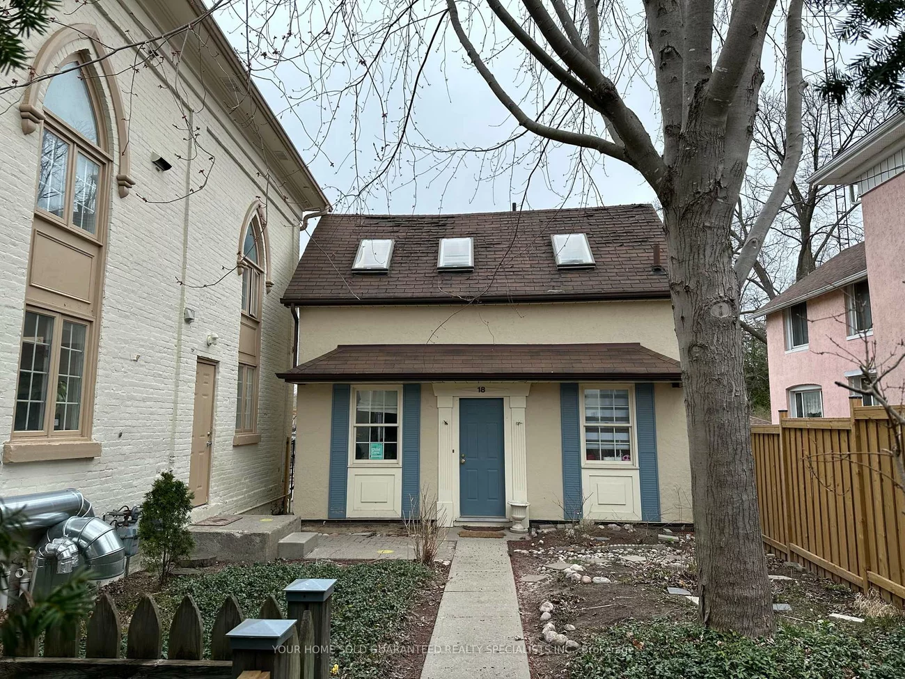 16-18, Mosley, Aurora Village, Aurora