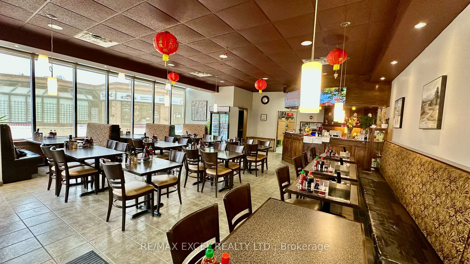 15461, Yonge, Aurora Village, Aurora