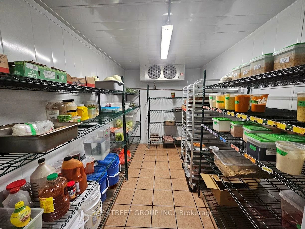 14846, Yonge, Aurora Highlands, Aurora