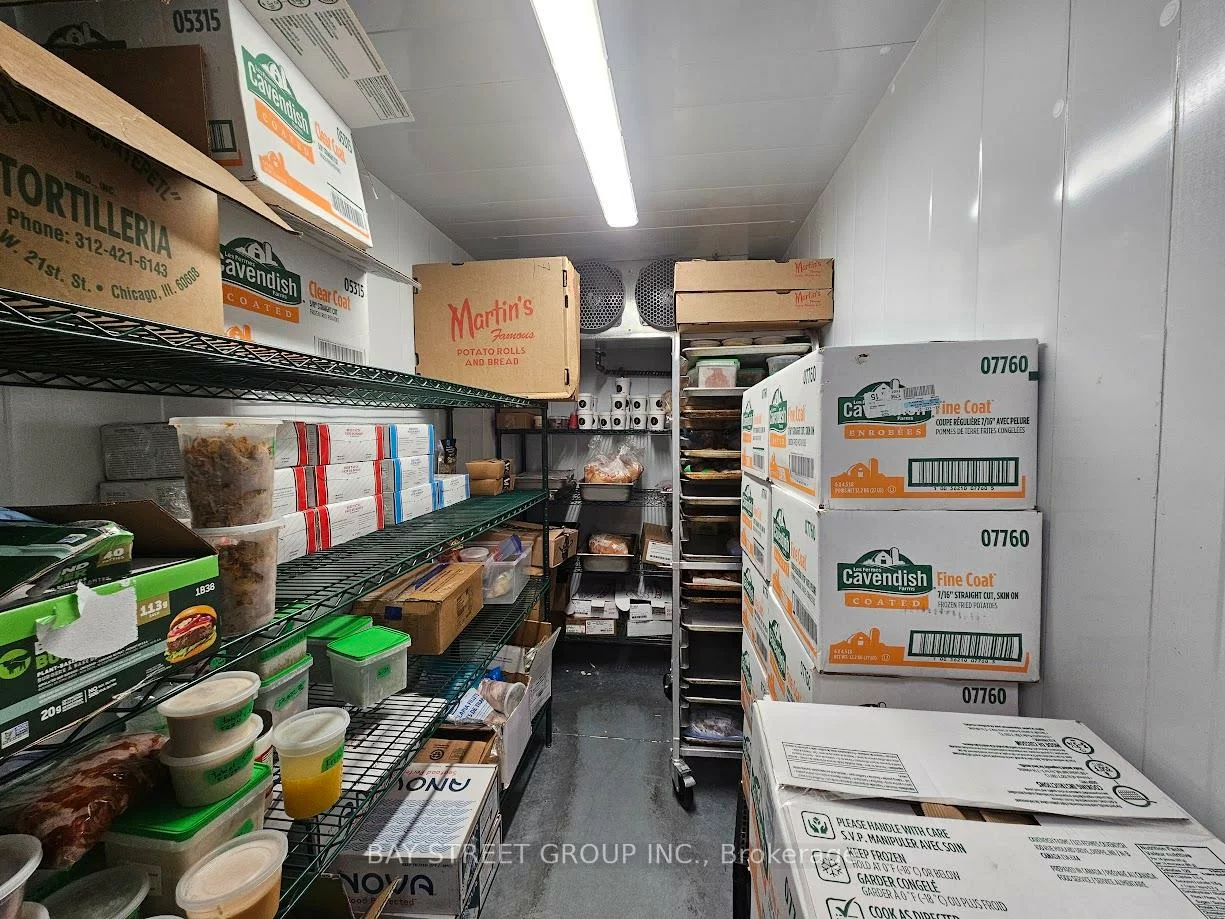14846, Yonge, Aurora Highlands, Aurora