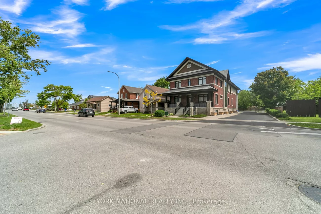 95, Wellington, Aurora Village, Aurora