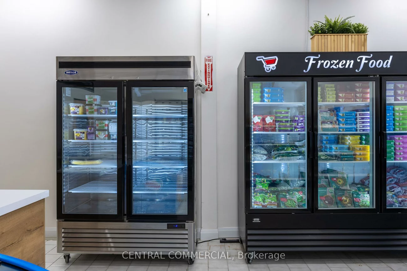 15461, YONGE, Aurora Village, Aurora