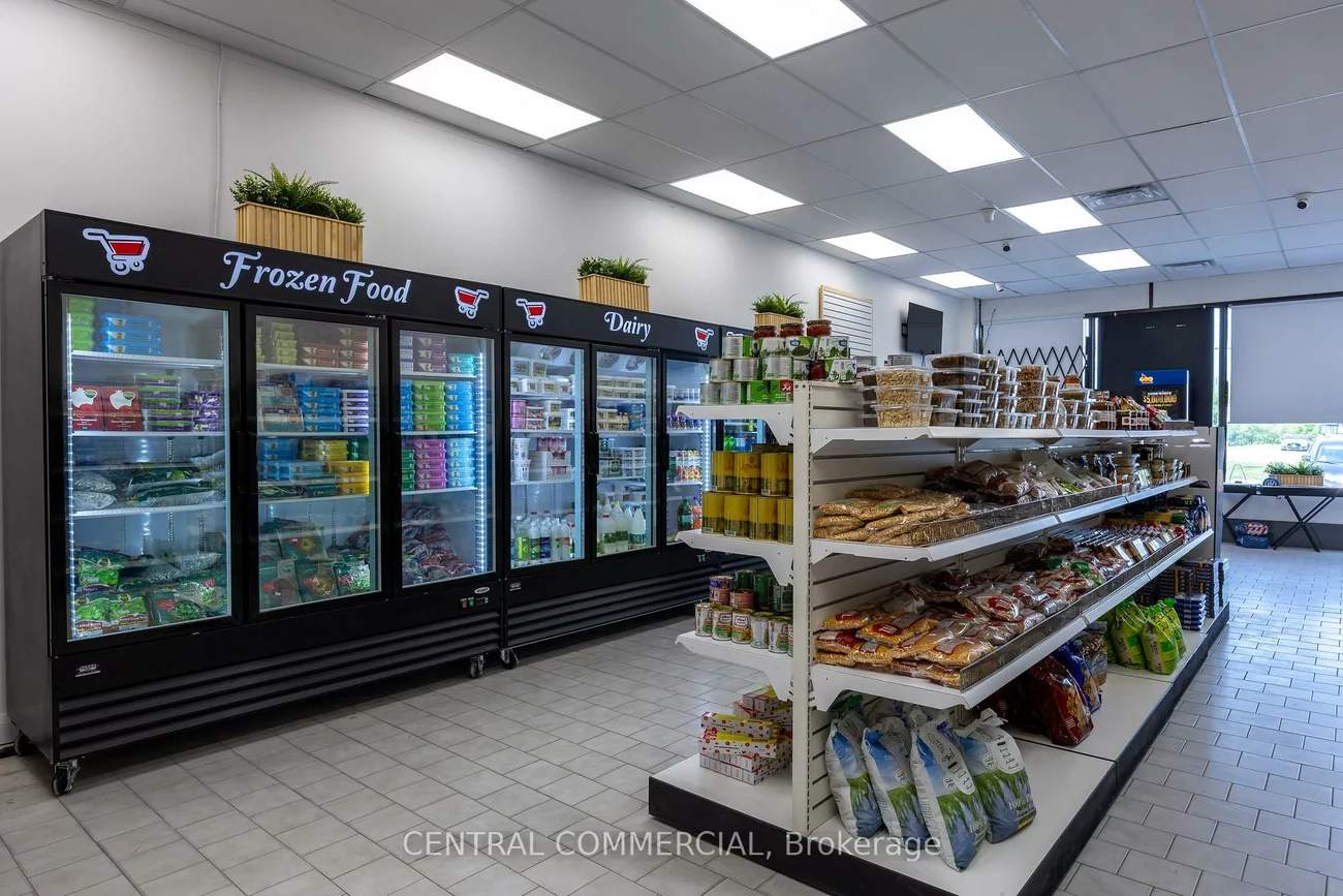 15461, YONGE, Aurora Village, Aurora