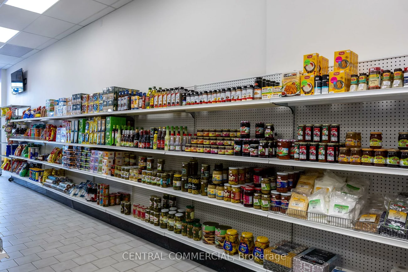 15461, YONGE, Aurora Village, Aurora