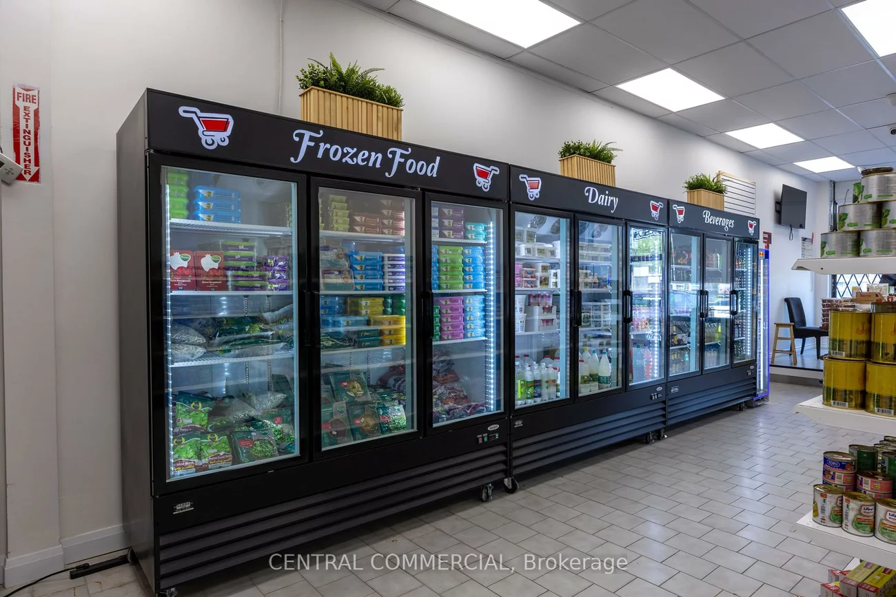 15461, YONGE, Aurora Village, Aurora