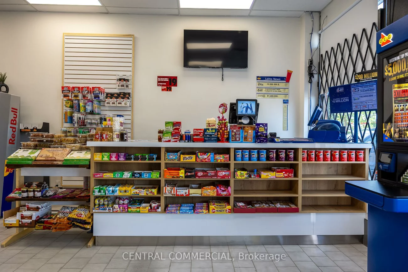 15461, YONGE, Aurora Village, Aurora
