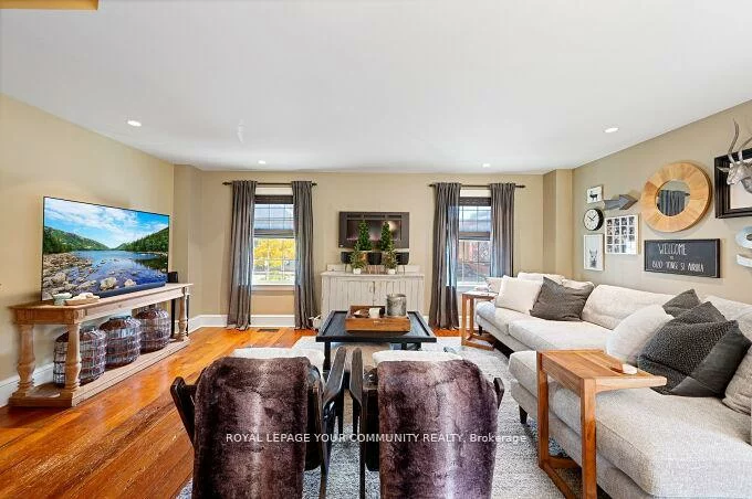 15120, Yonge, Aurora Village, Aurora