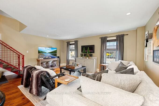 15120, Yonge, Aurora Village, Aurora