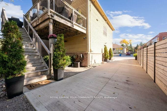 15120, Yonge, Aurora Village, Aurora