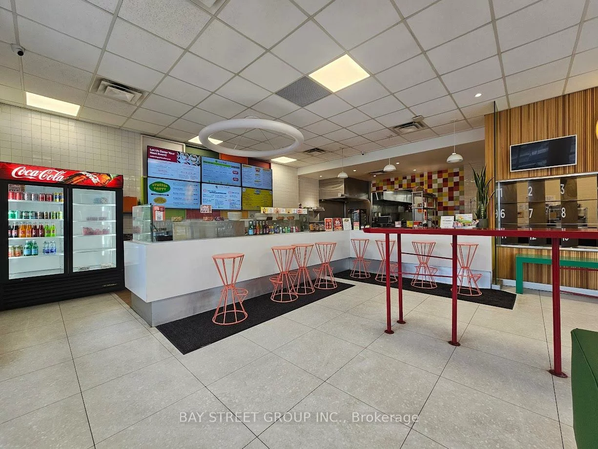 14846, Yonge, Aurora Highlands, Aurora