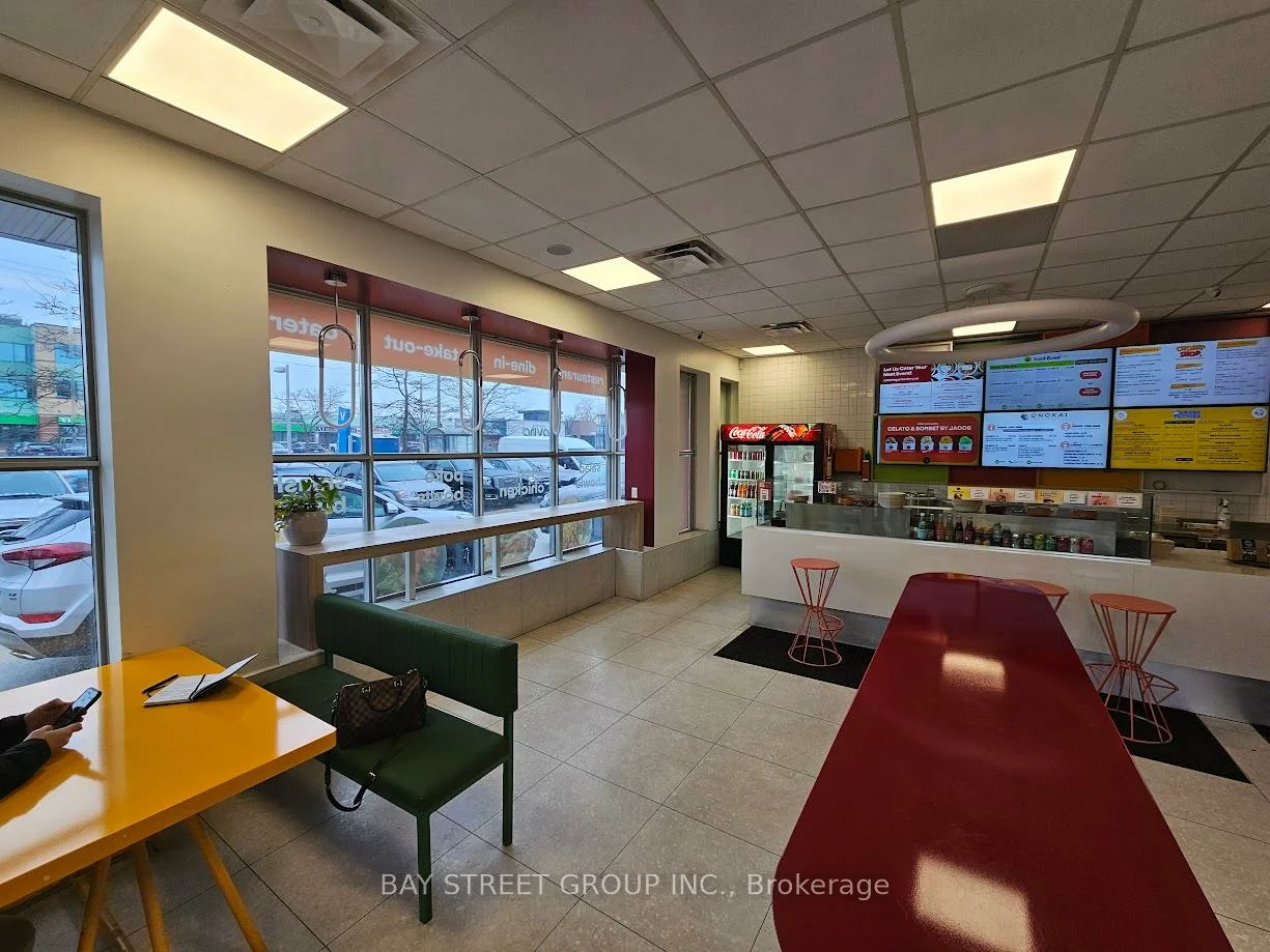 14846, Yonge, Aurora Highlands, Aurora