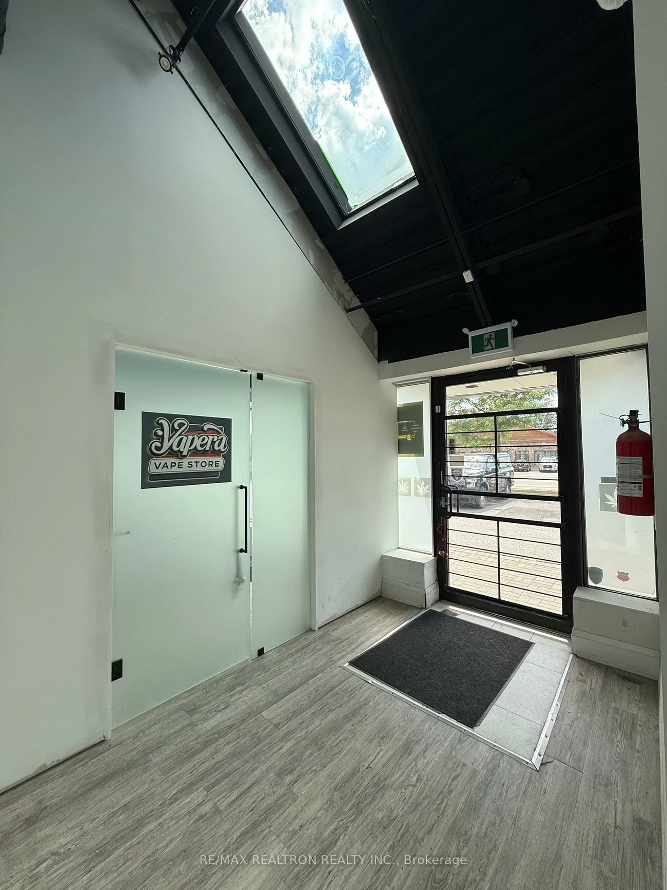 15543, Yonge, Aurora Village, Aurora