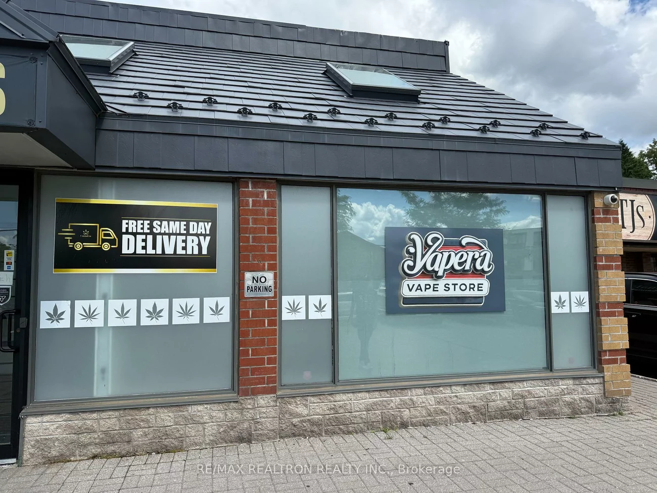 15543, Yonge, Aurora Village, Aurora