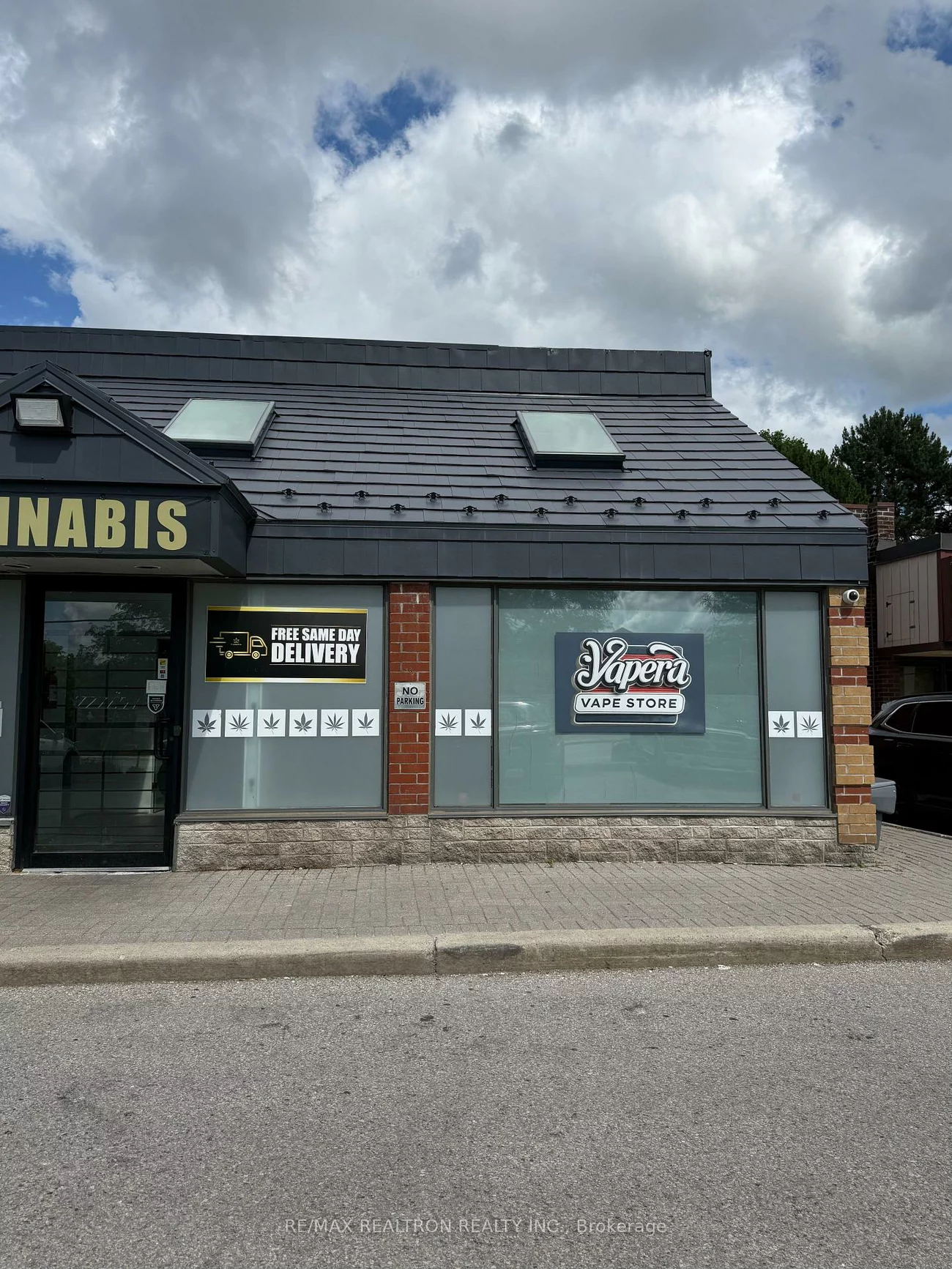 15543, Yonge, Aurora Village, Aurora