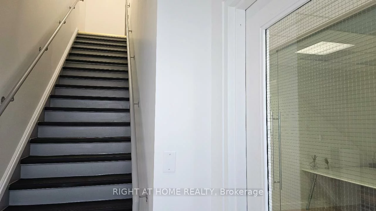 158, Don Hillock, Bayview Southeast, Aurora
