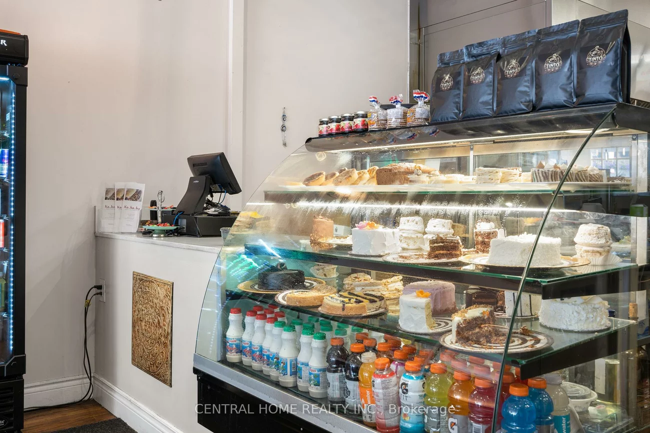 15236, Yonge, Aurora Village, Aurora