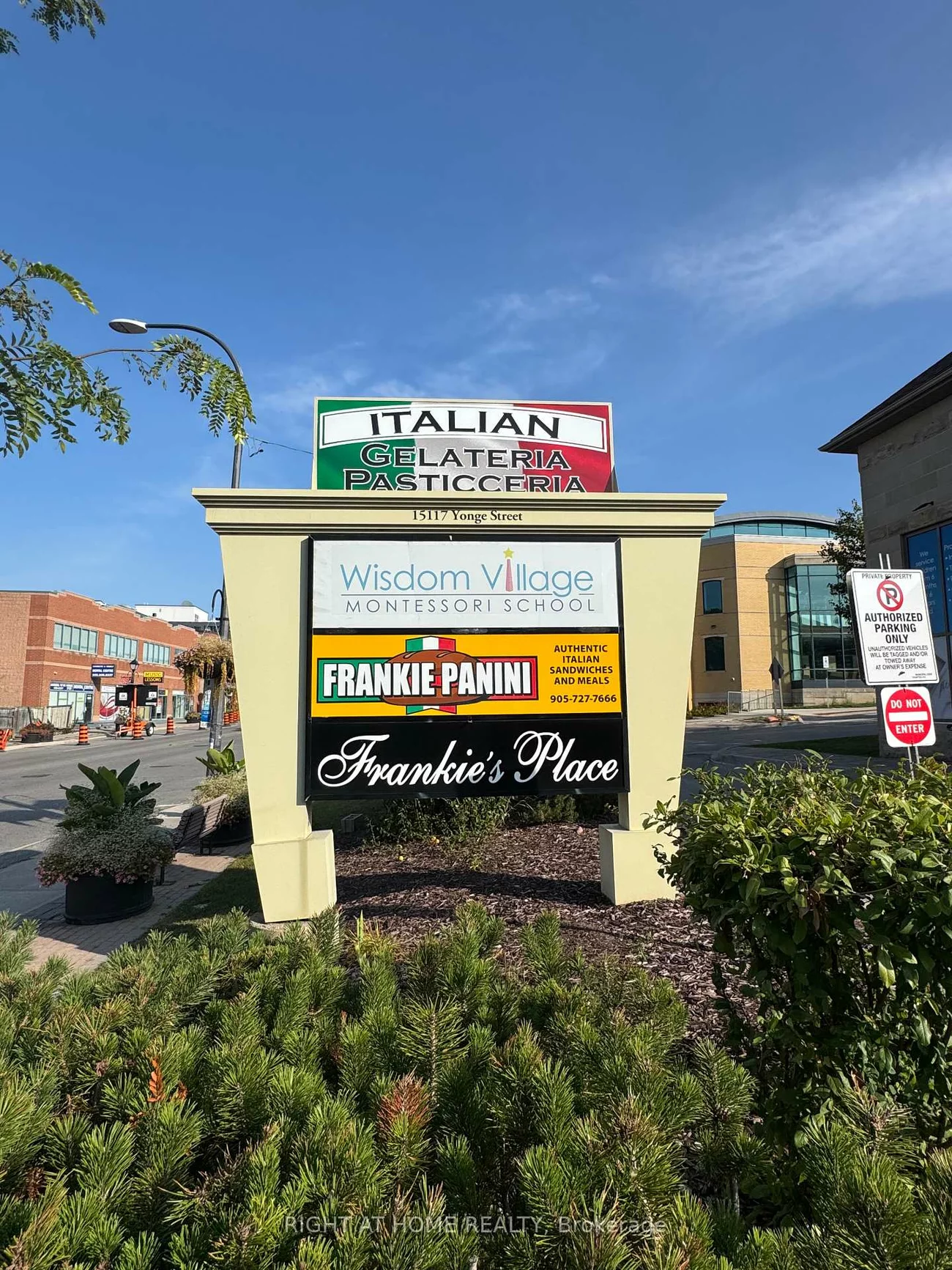 15117, Yonge, Aurora Village, Aurora