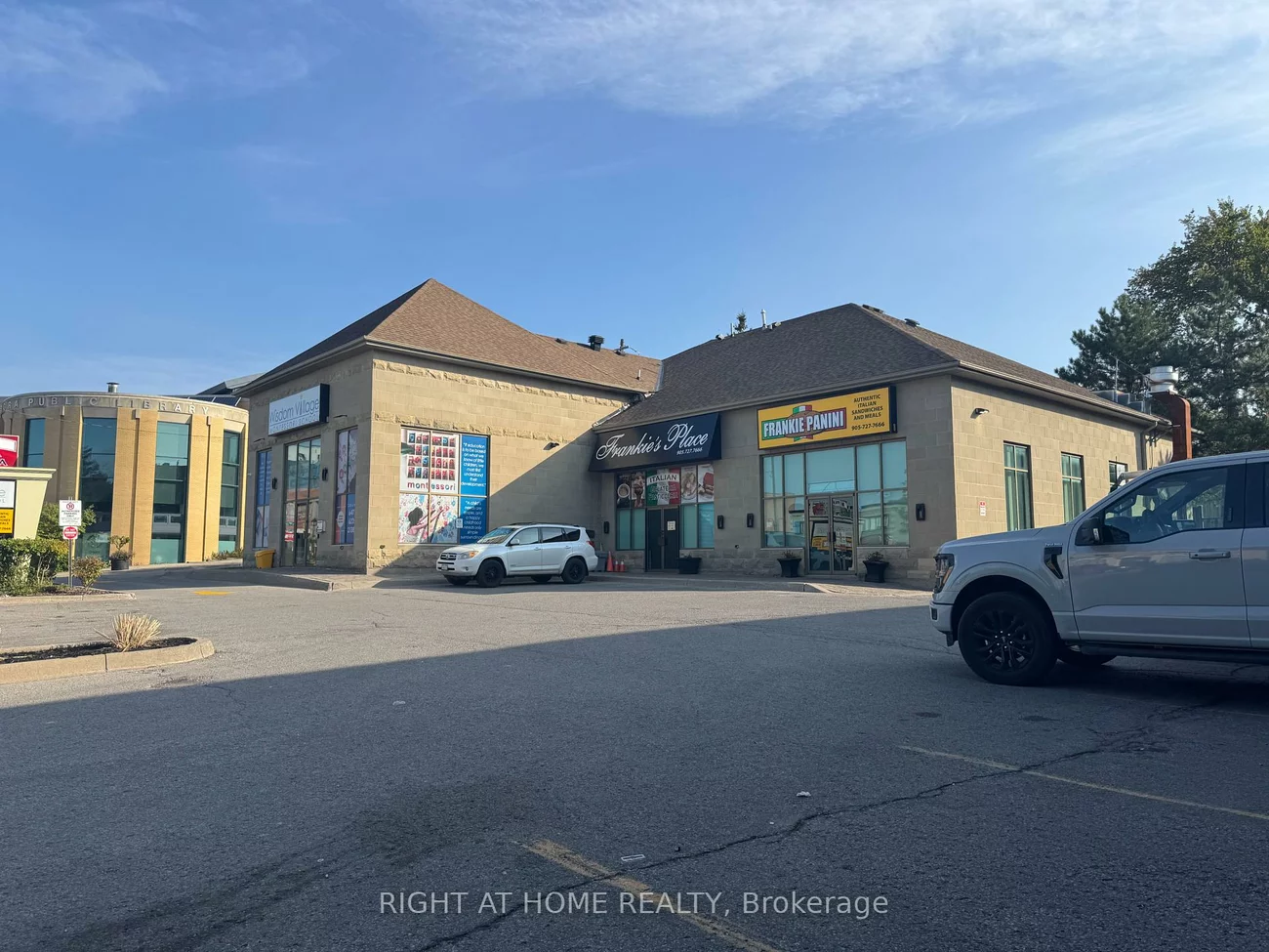 15117, Yonge, Aurora Village, Aurora