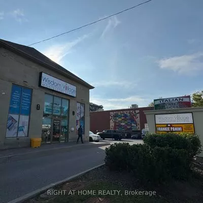 15117, Yonge, Aurora Village, Aurora