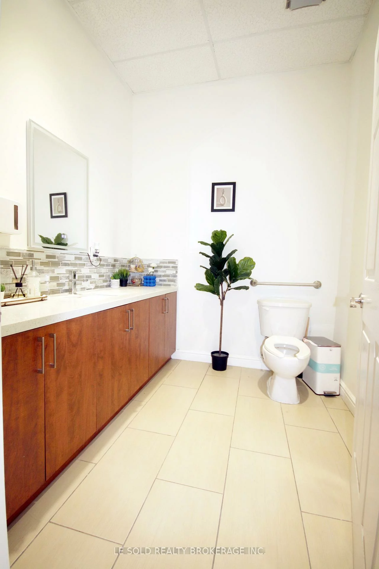 125, Pedersen, Bayview Wellington, Aurora