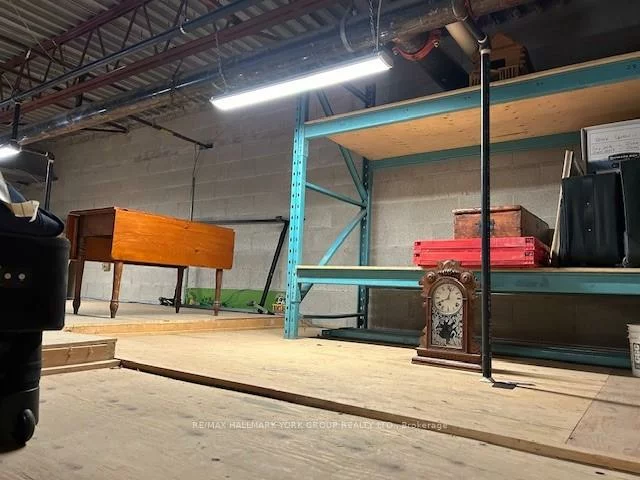 305, Industrial, Aurora Village, Aurora