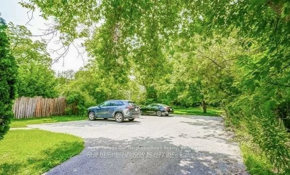 81, Wellington, Aurora Village, Aurora