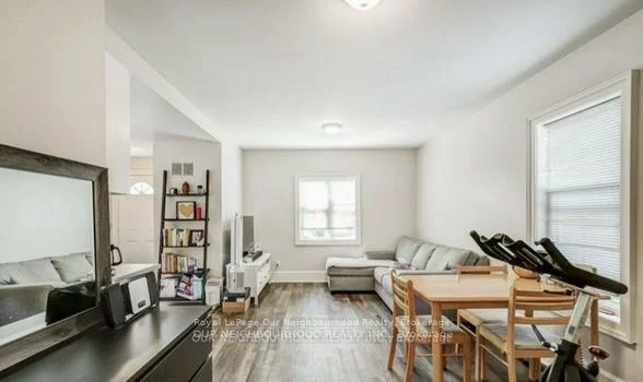 81, Wellington, Aurora Village, Aurora