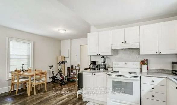 81, Wellington, Aurora Village, Aurora