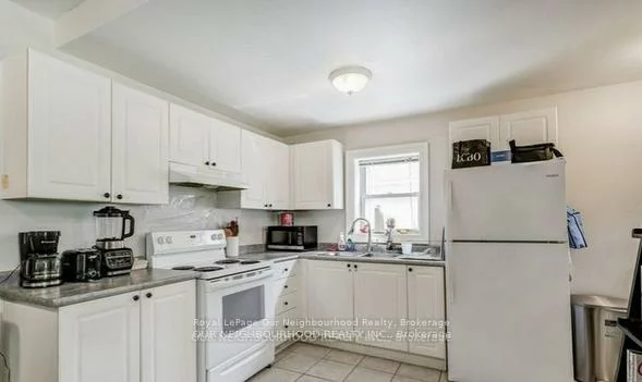 81, Wellington, Aurora Village, Aurora