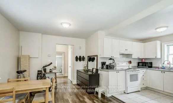 81, Wellington, Aurora Village, Aurora