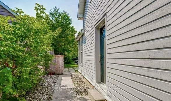 81, Wellington, Aurora Village, Aurora