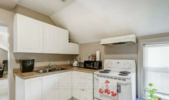 81, Wellington, Aurora Village, Aurora