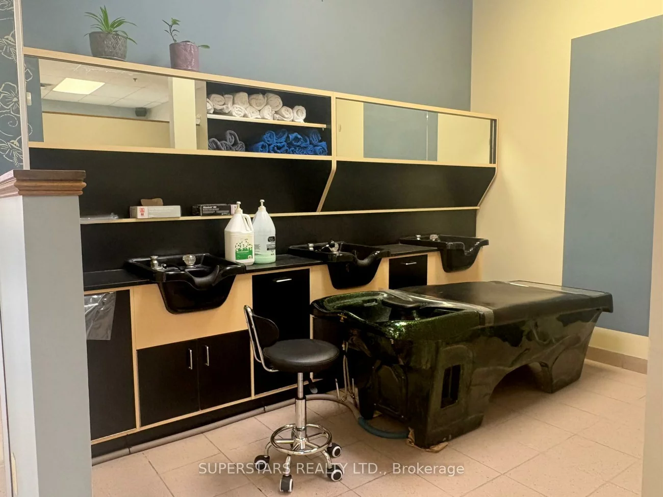 14, Wellington, Aurora Village, Aurora