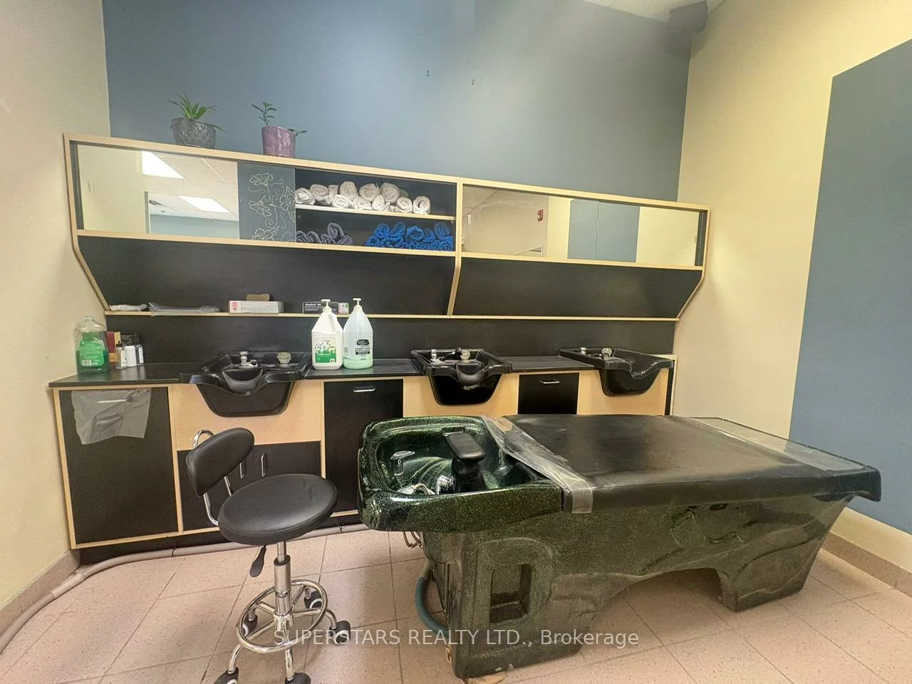 14, Wellington, Aurora Village, Aurora