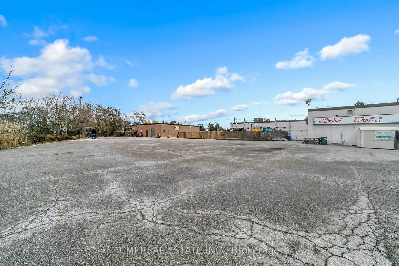 15480, Yonge, Aurora Heights, Aurora